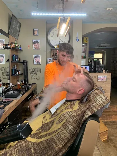 Behandlung am Barberstuhl